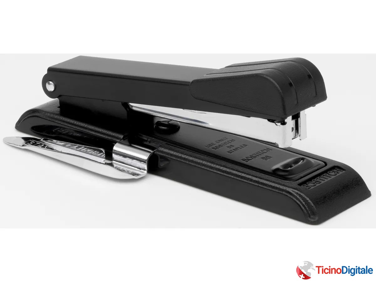 Pinzatrize BOSTITCH di colore nero per 30 fogli