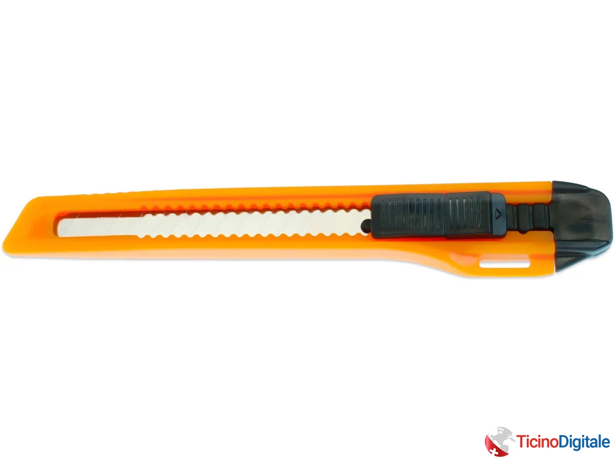 Taglierina BÜROLINE da 80mm ecosostenibile di colore arancione