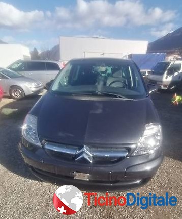Vendo Citroën C8  2.0 16V di colore grigio con 8 posti