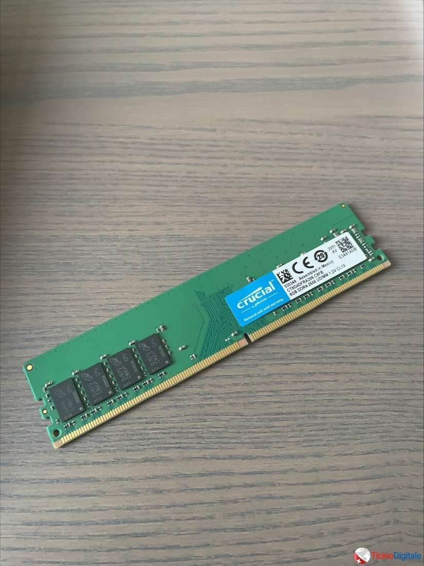 RAM: 8GB DDR4 Crucial