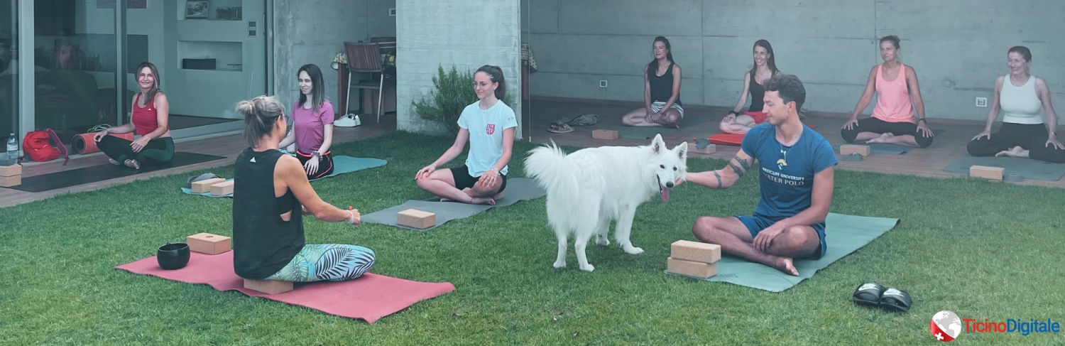 Gli straordinari benefici dello yoga all’aperto