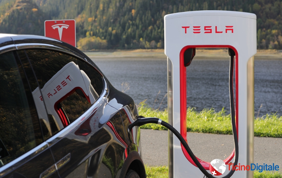 Tesla Celebra 10 Anni in Europa: Oggi Ricariche Gratuite ai Supercharger 