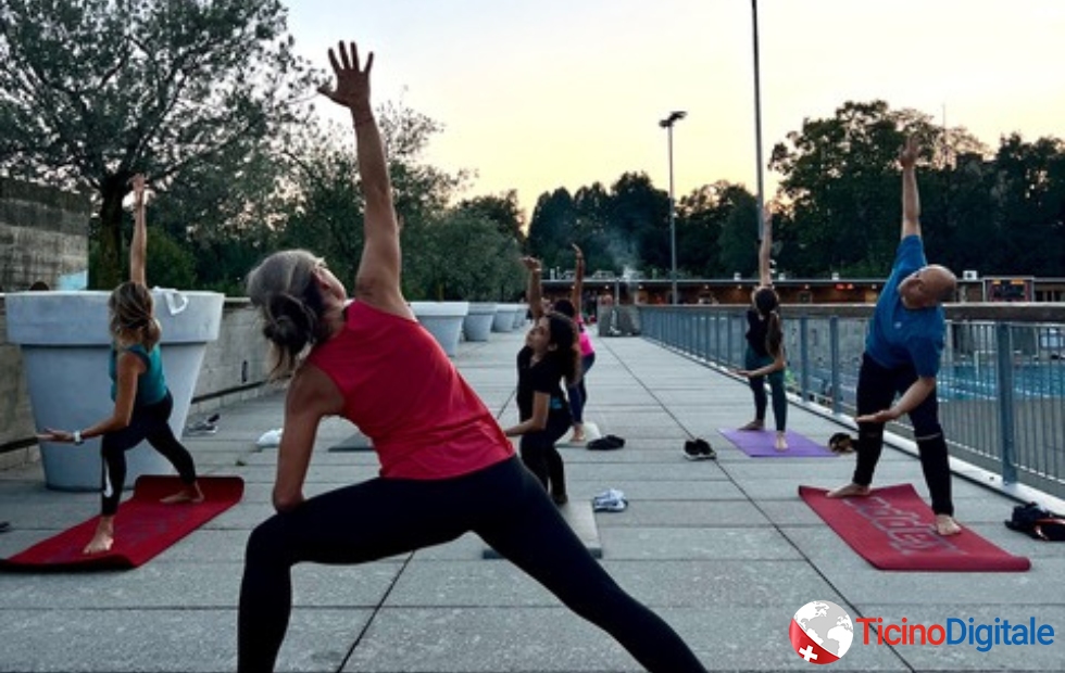 Yoga al lido di Lugano durante l'evento di Lugano Pallanuoto